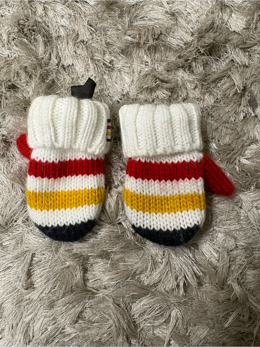 🇨🇦 HBC infant sz12-24 months Striped Knit Mittens